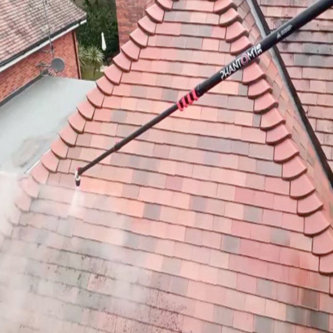 avant aprés travaux de démoussage de toiture