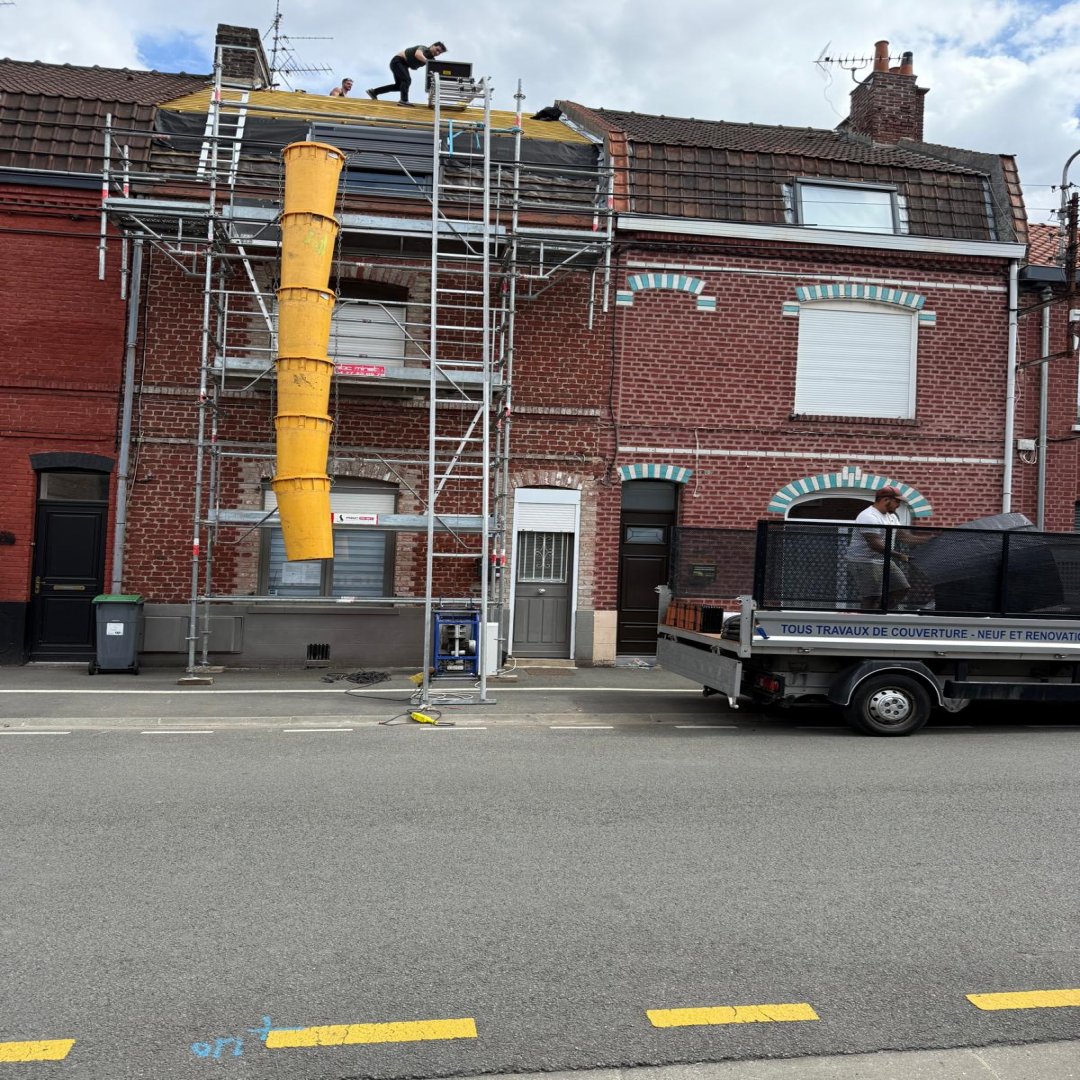 toiture en tuile noir NOMSOCIETE