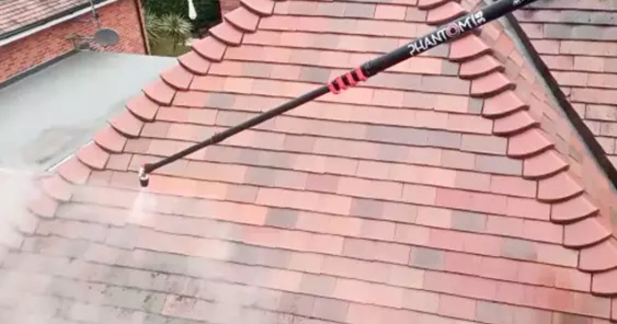 avant aprés travaux de démoussage de toiture